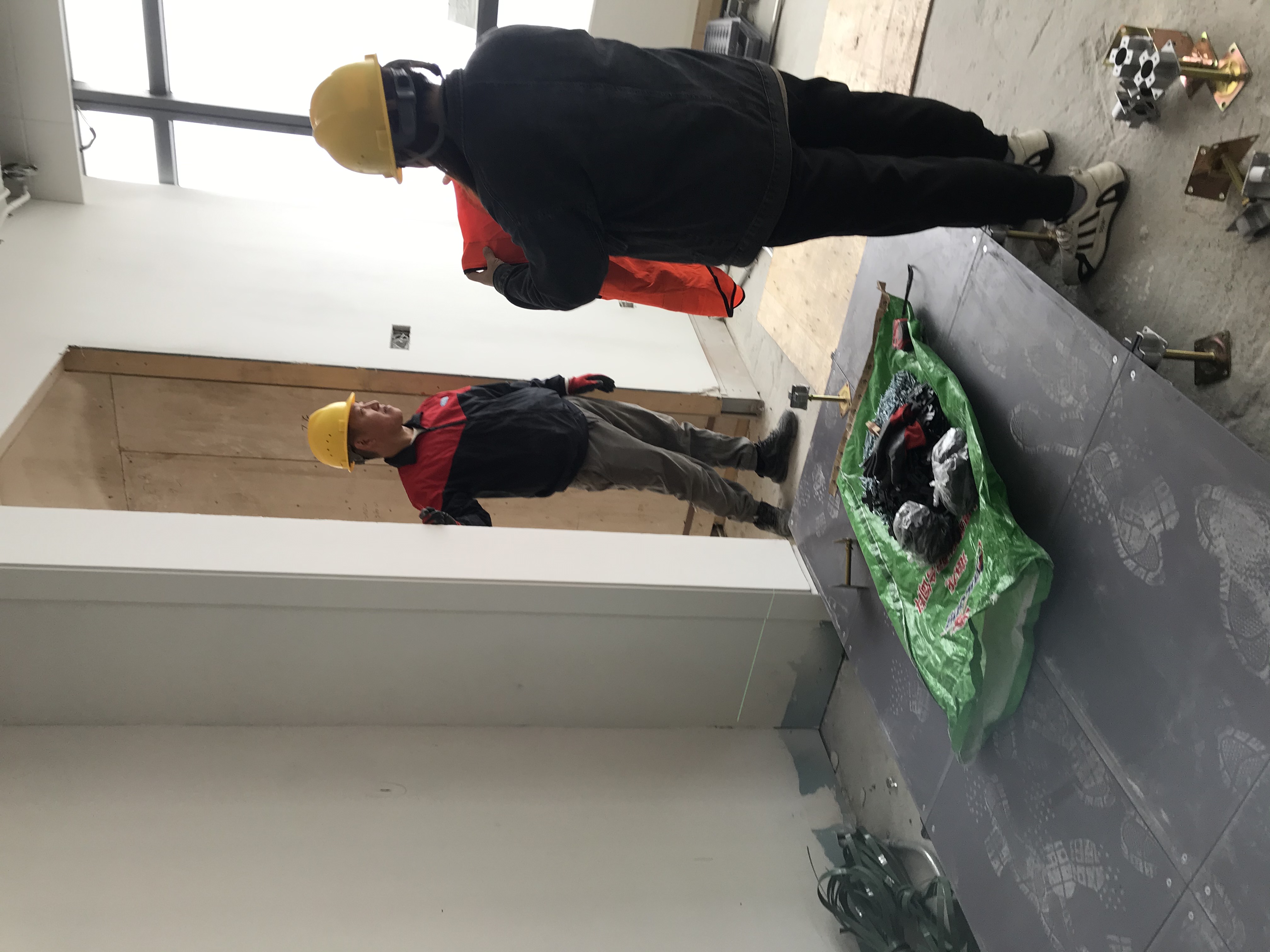 西安高新秦農(nóng)銀行寫字樓辦公室5000平網(wǎng)絡地板鋪設